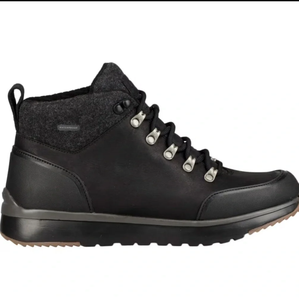 Men Ugg Olivert Waterproof Hiking Boots Size 7 black leather wool fleece lace up